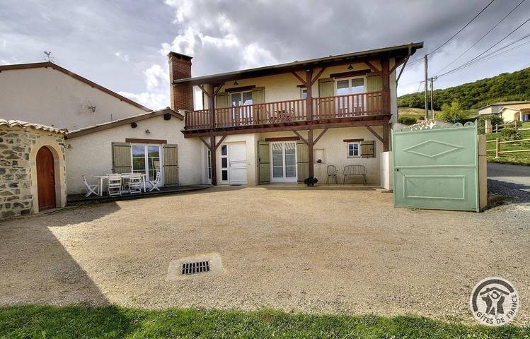 Gîte pour 6 personnes, avec Balcon ainsi que Terrasse et Jardin à Quincié-en-Beaujolais