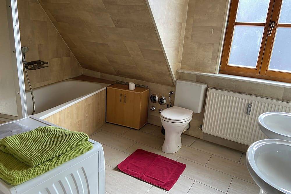 Ganze Wohnung, Charmante Ferienwohnung (80qm) mit zwei Schlafzimmer in Floß, Naturpark Nördlicher Oberpfälzer Wald