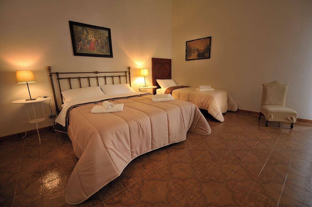 Big Square House in Pietraperzia, Enna Provinz