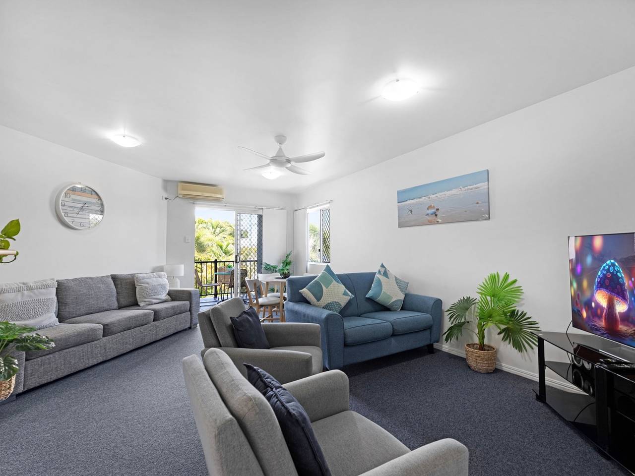 Entire apartment, 2-Bed Escape with Pool, Steps From Torquay Beach in Hervey Bay, Fraser Coast