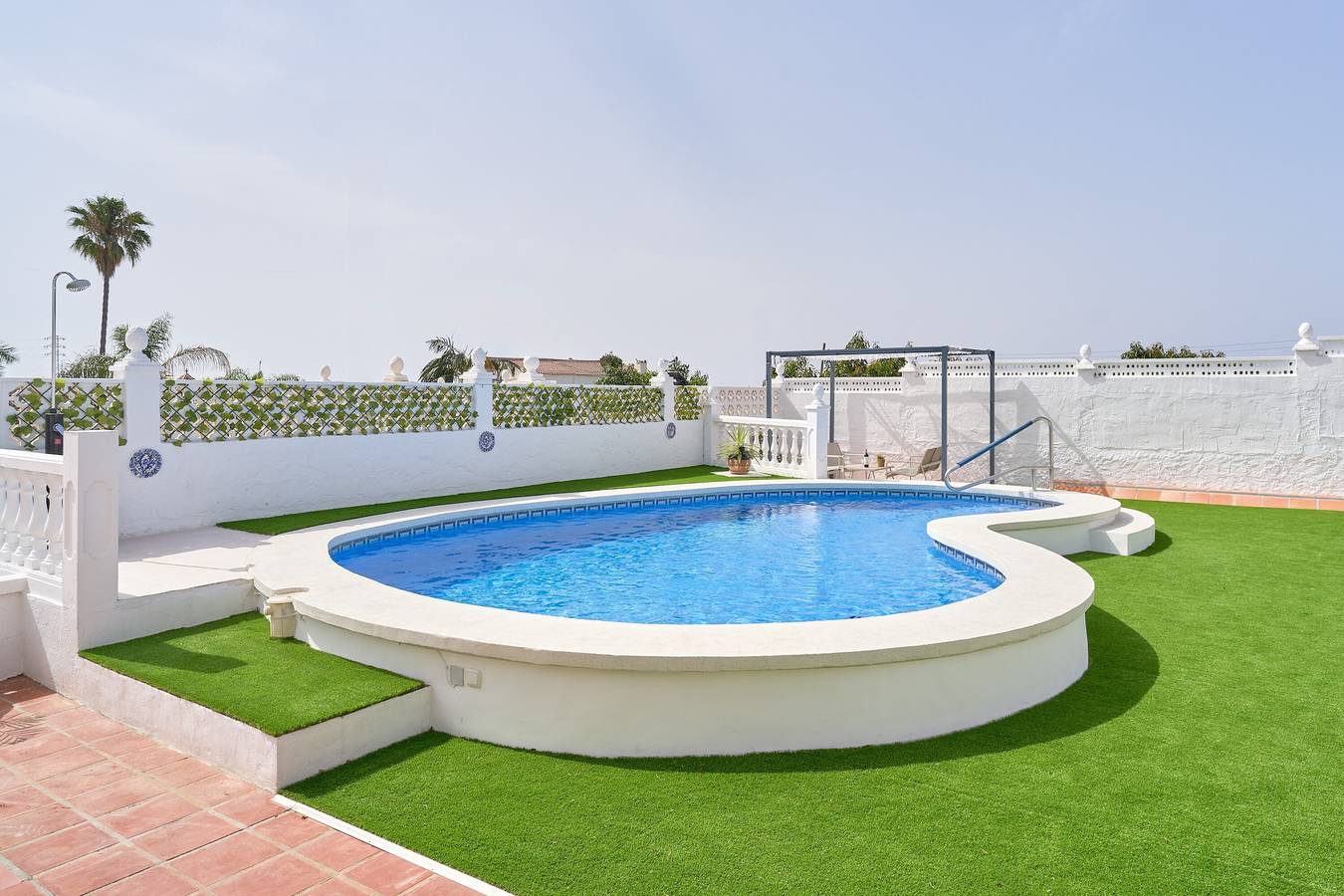 Villa 'Grayce' con vistas a la montaña, Wi-Fi y aire acondicionado in Rio Chillar, Frigiliana