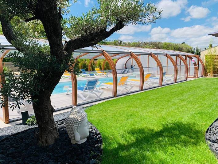 Hôtel pour 2 personnes, avec Terrasse et Jacuzzi ainsi que Jardin et Piscine
