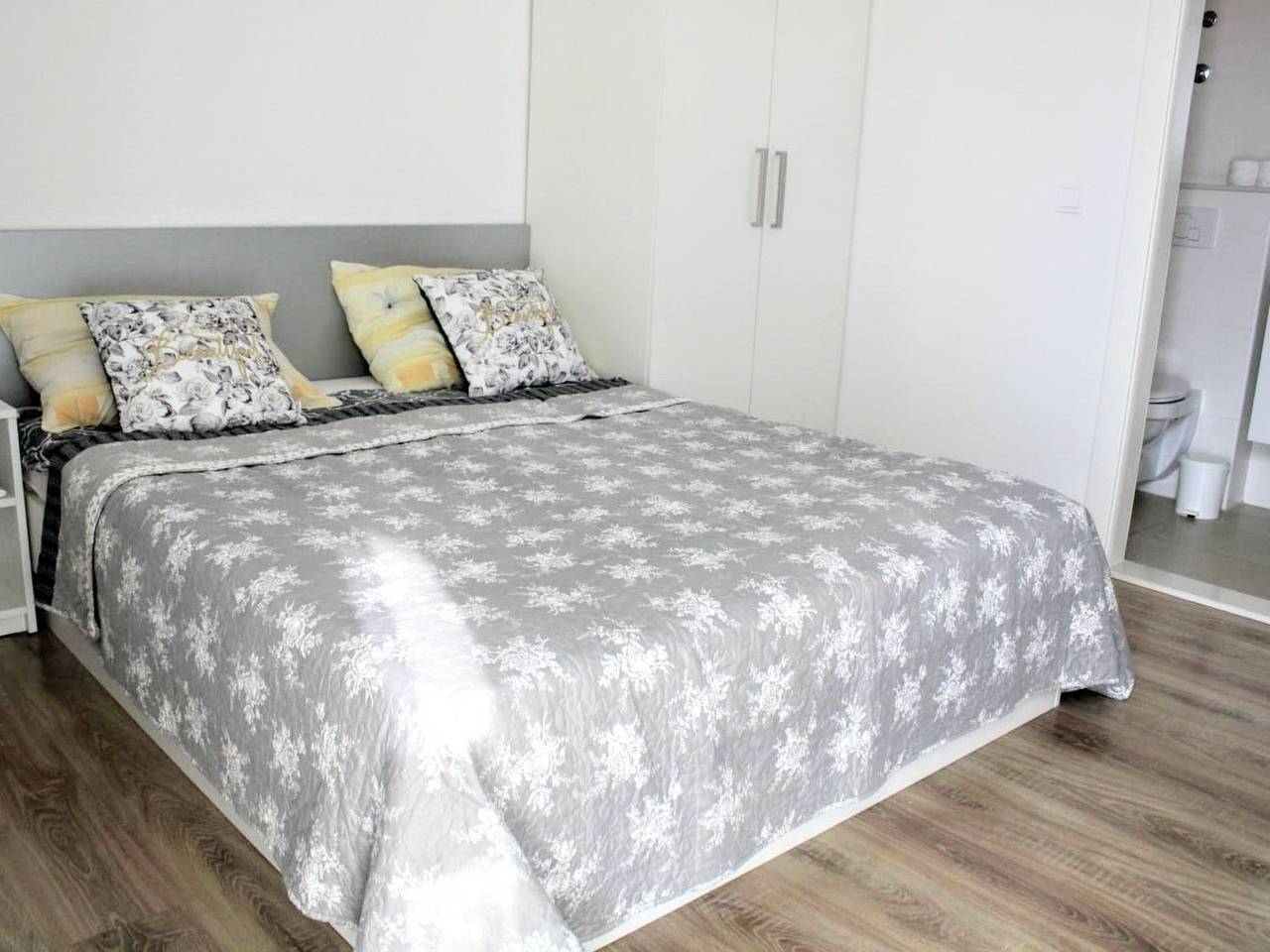 Hel leilighet, Weiße Idylle auf dem blauen Meer in Promajna, Makarska Riviera