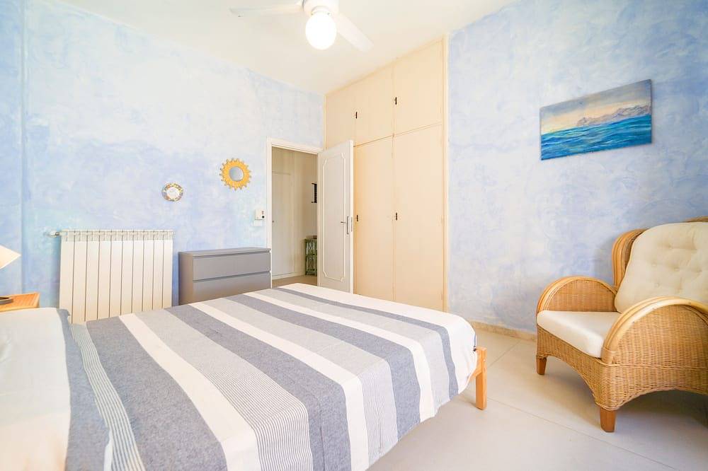 Private beach, exclusive residence, view of the gulf, smell of the sea! in Carini, Province de Palerme