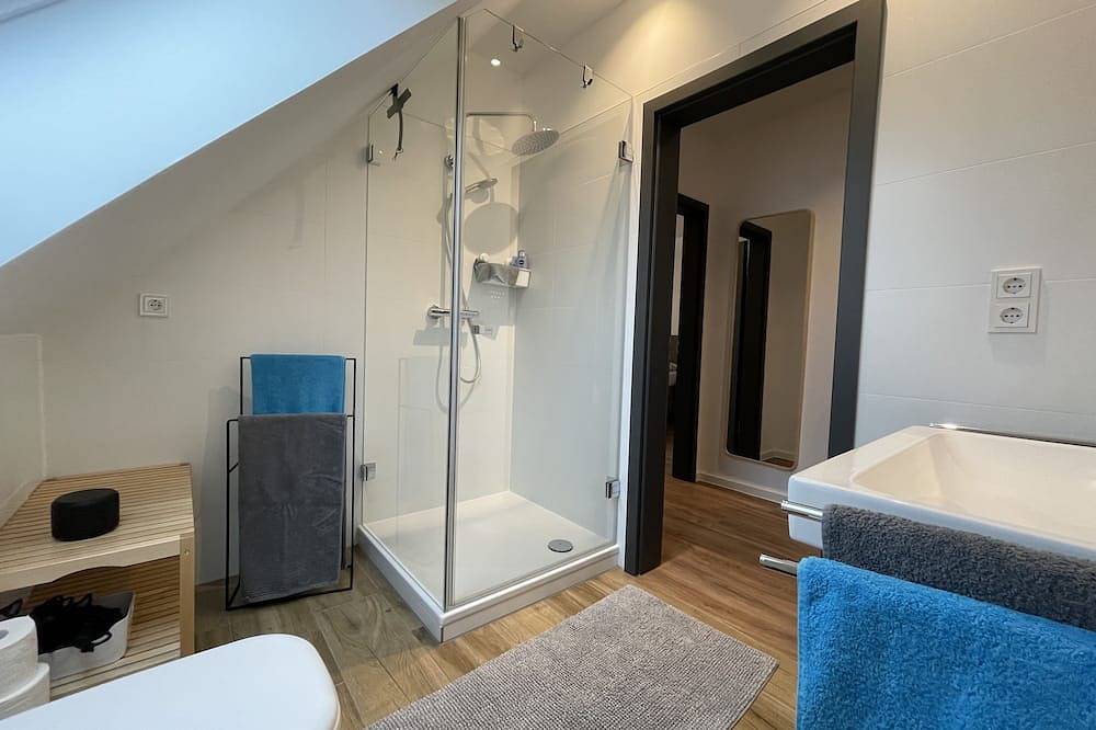 Ganze Wohnung, Hochwertige und gemütliche Ferienwohnung im Ortszentrum Bad Zwischenahn in Zwischenahner Meer, Bad Zwischenahn