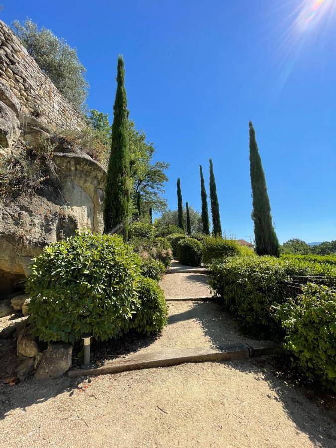 Maison de vacances pour 8 personnes, avec Balcon et Terrasse ainsi que Jardin et Piscine à Lacoste