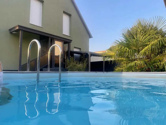Gästehaus für 2 Personen, mit Kinderpool und Garten sowie Terrasse und Pool, mit Haustier - 1