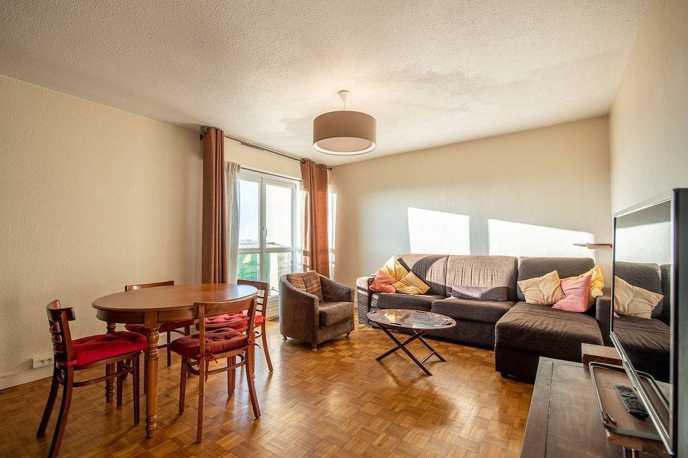 Entire apartment, Family apartment at the Gates of Paris in Ivry-sur-Seine, Val-de-Marne