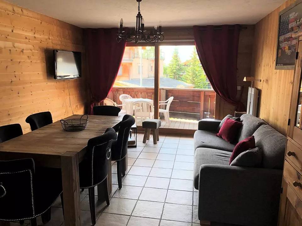 Entire apartment, Chalet Alpina Apt 03 in Huez, Écrins National Park