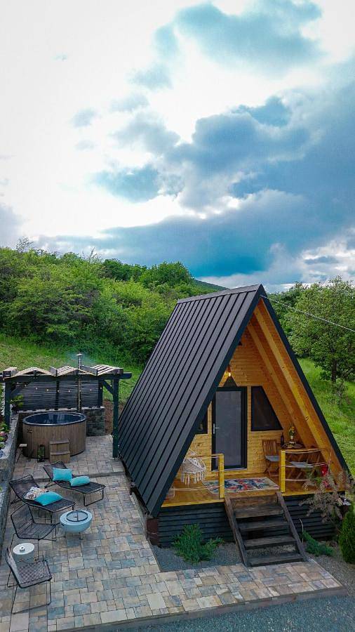 Camping für 2 Personen, mit Balkon und Whirlpool sowie Terrasse und Garten in Alba (Romania)