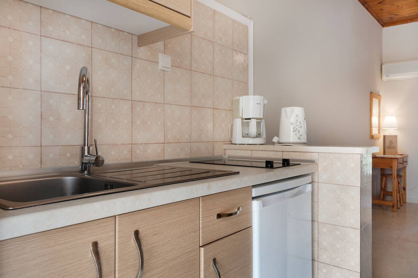Entire studio, Studio Apartment 'Standard with Sea View 1' with Sea View, Wi-Fi and Air Conditioning in Vasilikos, Zakynthos