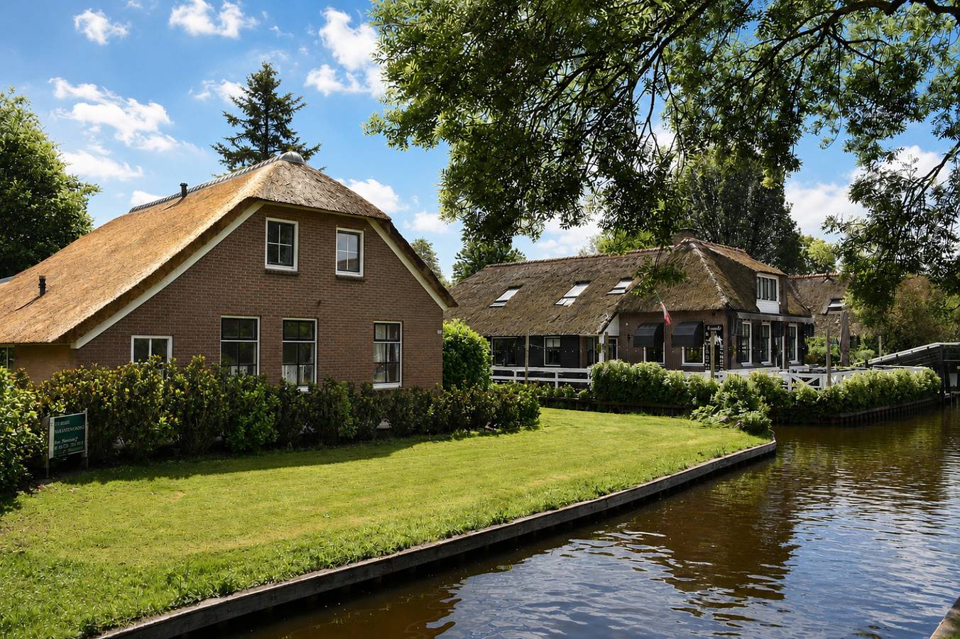 Freistehendes Ferienhaus für 12 Personen am Dorfkanal im Herzen von Giethoorn in Giethoorn, Nationalpark Weerribben-Wieden