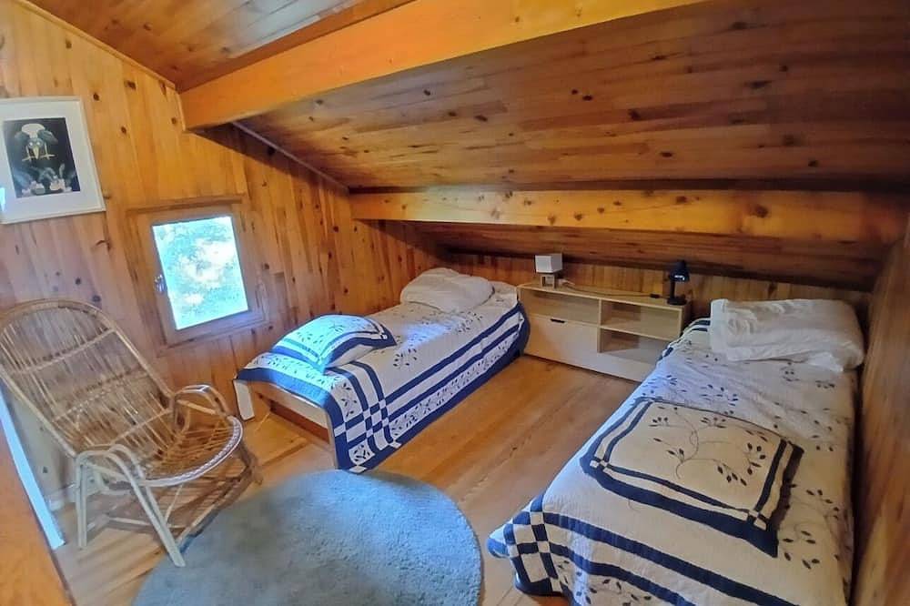 Chalet entier nature, vue exceptionnelle, proche village, en bord de forêt. in Autrans-Méaudre-en-Vercors, Parc naturel régional du Vercors