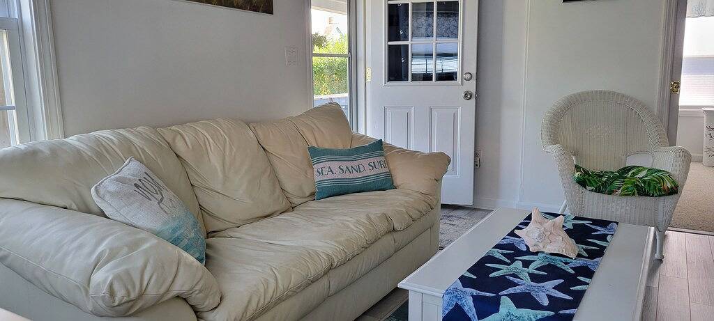 Cabin for 6 Guests in Newport East, Rhode Island