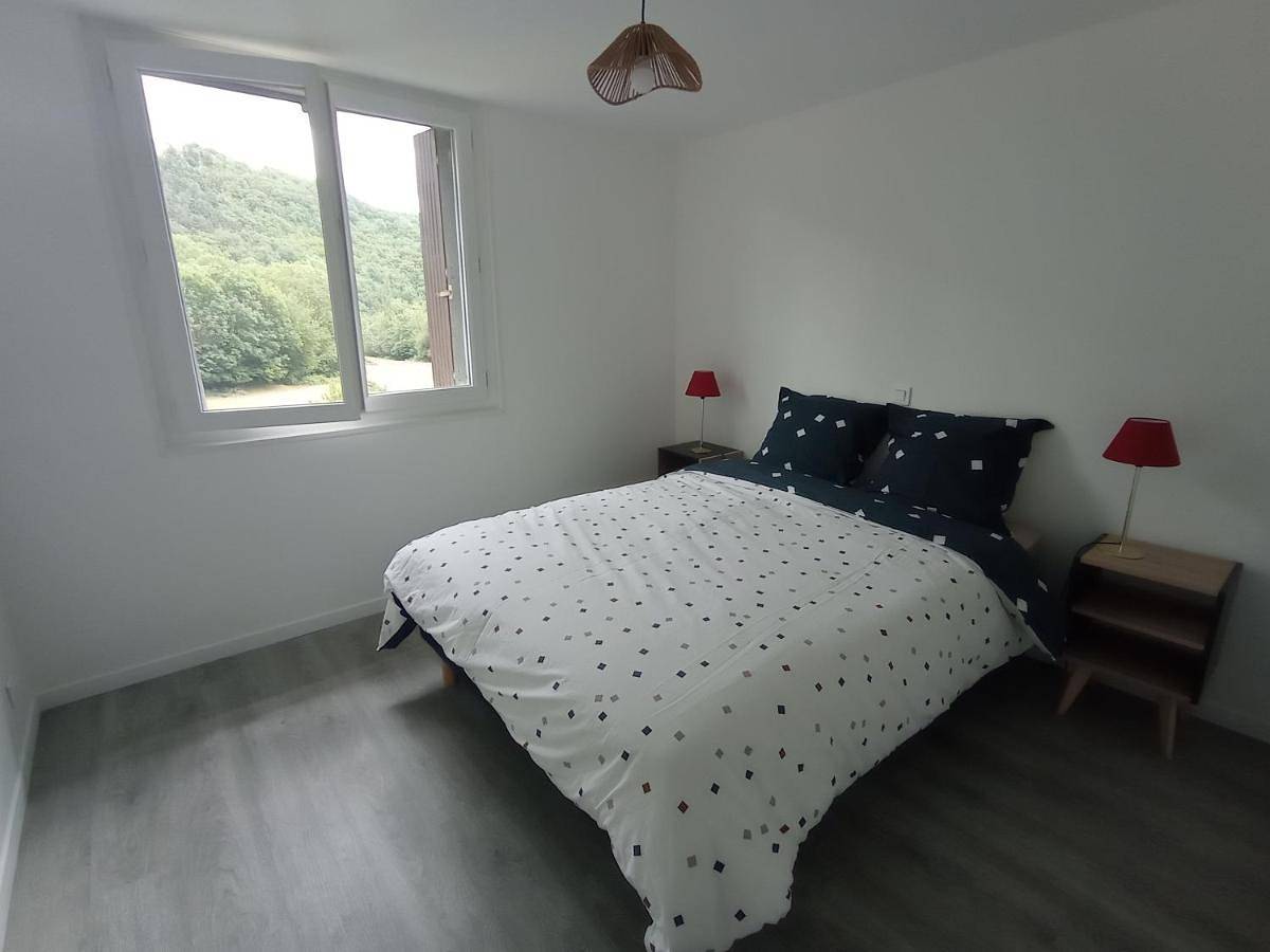 Double Room with Private Bathroom in Saint-Léger-de-Peyre, Région de Mende