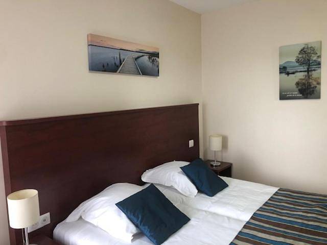 Hôtel pour 2 personnes, avec piscine ainsi que jardin et vue à Plévenon - 3