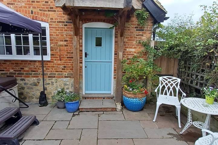 Apartment for 2 people, with hot tub, with pets in Maidstone