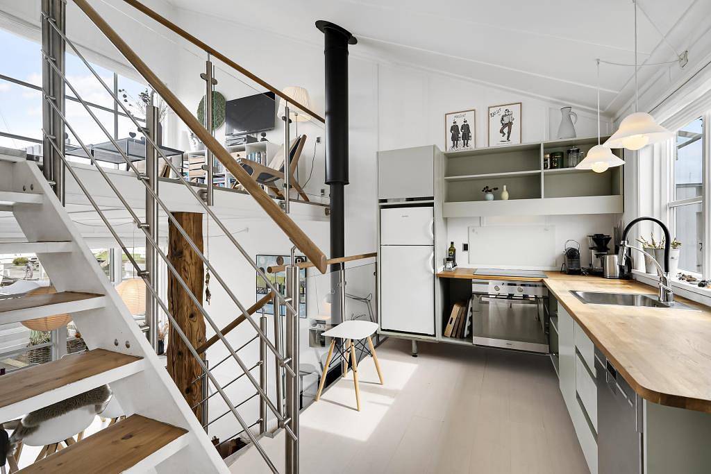 Well-designed two-floor holiday apartment with a lovely view of the marina in Øer Maritime Holiday Village and close to activities, nature and the beach. in Øerne, Ebeltoft