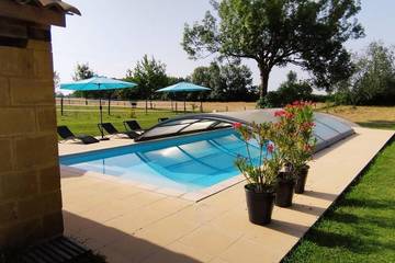 Gîte pour 2 personnes, avec jardin et piscine à Naussannes