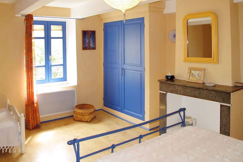 Beautiful private villa with Wifi, Tv, terrace, pets allowed, panoramic view and parking in Saint-Montan, Privas