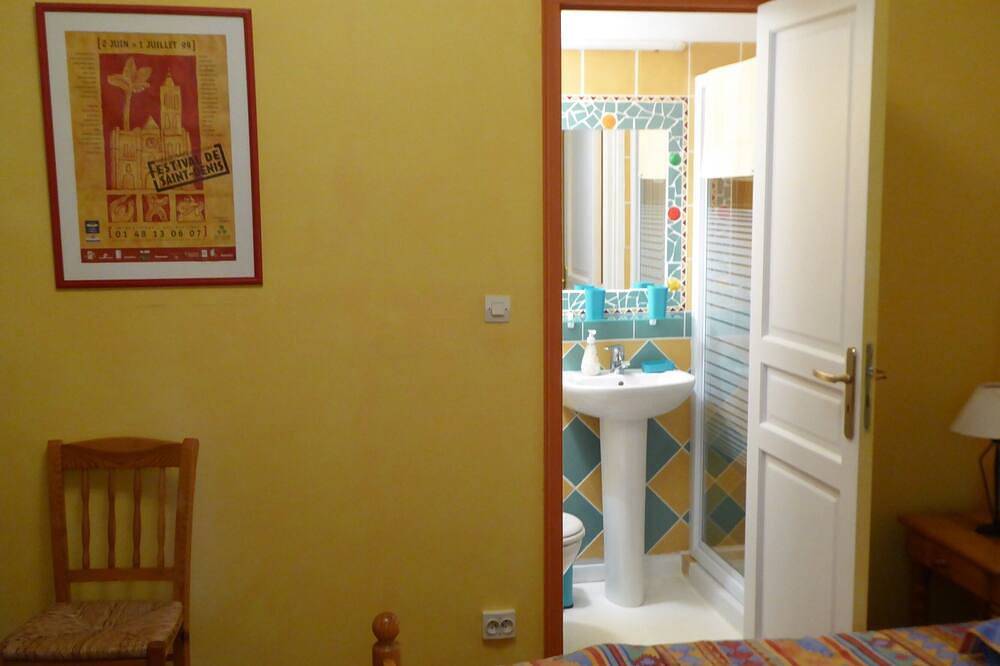 Villanelle - Chambre Pablo, au centre de vos envies. in L'Île-d'Elle, Fontenay-le-Comte