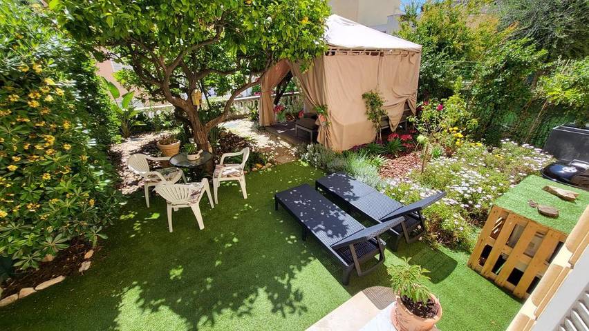 Appartement de vacances pour 7 personnes, avec terrasse ainsi que vue et jardin