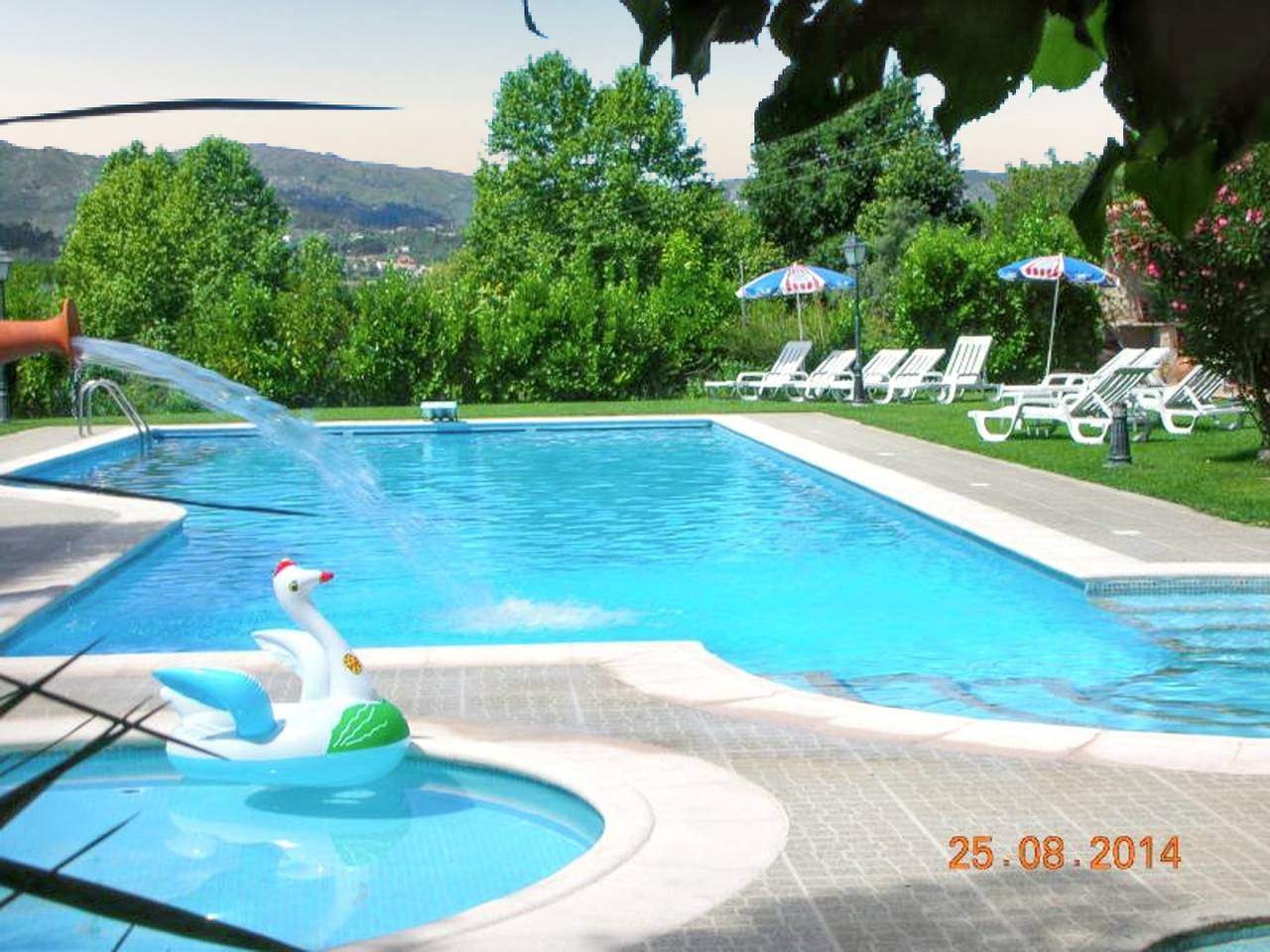 Encantadora villa con vista a la montaña en Pedraça, piscina in Pedraça, Distrito de Braga