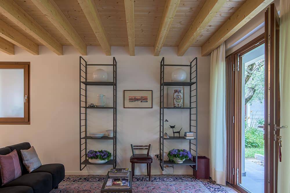 Ganze Wohnung, Dependance by the Lake Ground Floor in Marone, Gemeinde Marone