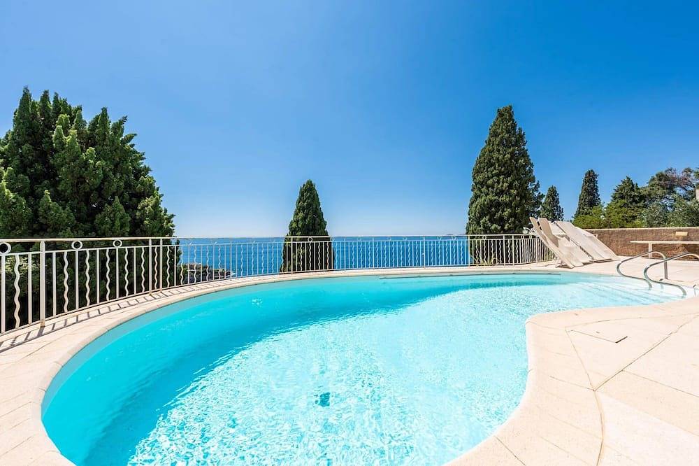 Entire apartment, Dreaming 2-beds Apartment With Panoramic Sea View in Cap-d'Ail, Nice region