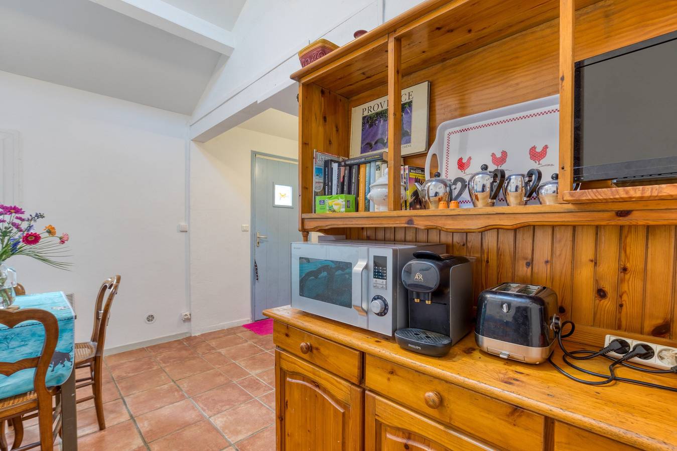 Ganze Wohnung, E Flamant Rose – Apartment mit privatem Garten und Wlan, in der Nähe von Stränden und Stadtzentrum in Saintes-Maries-de-la-Mer, Mittelmeerküste (Frankreich)