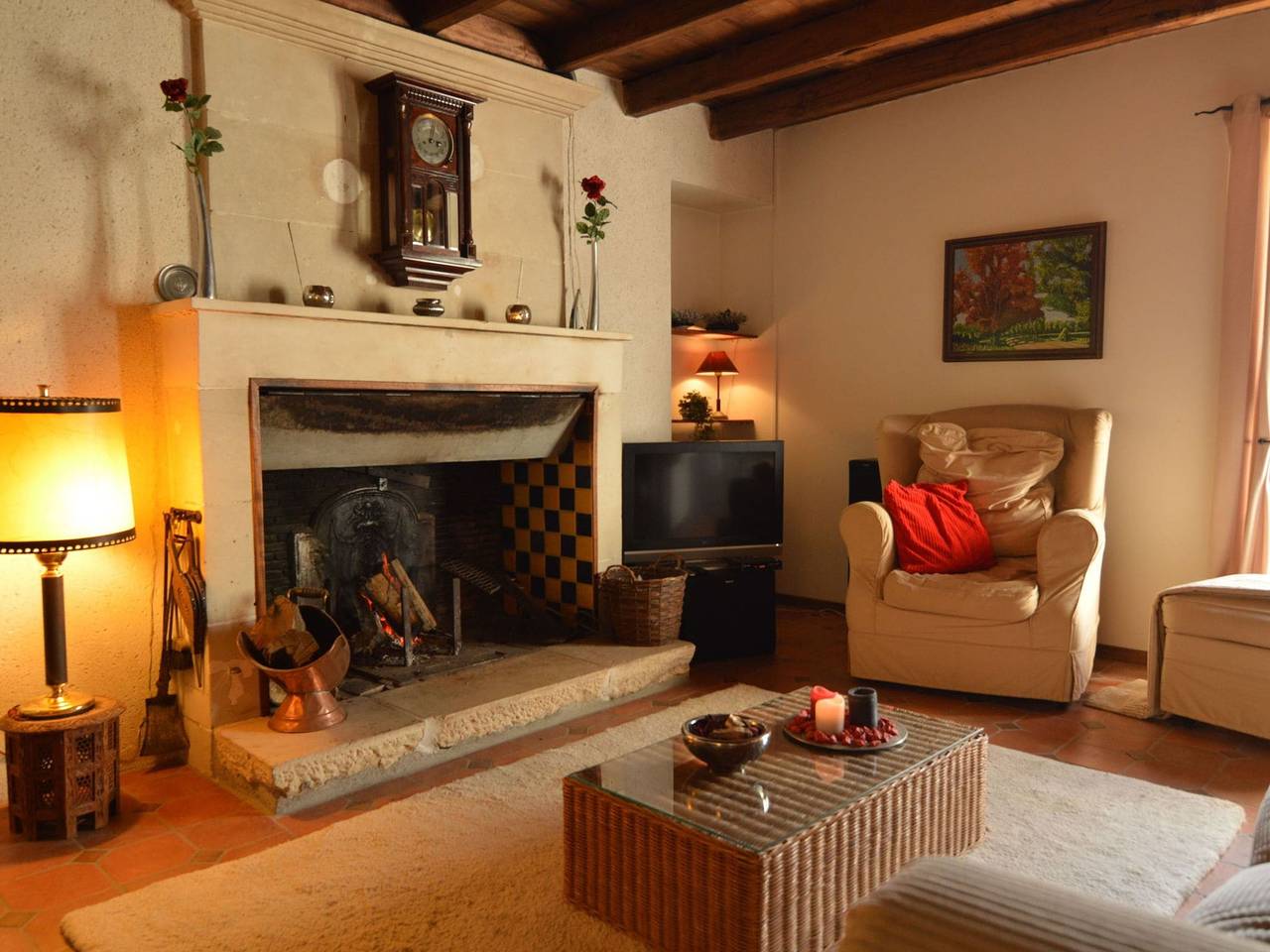 Beautiful holiday home in Frontenay sur Dive with terrace in Saint-Jean-de-Sauves, Vienne