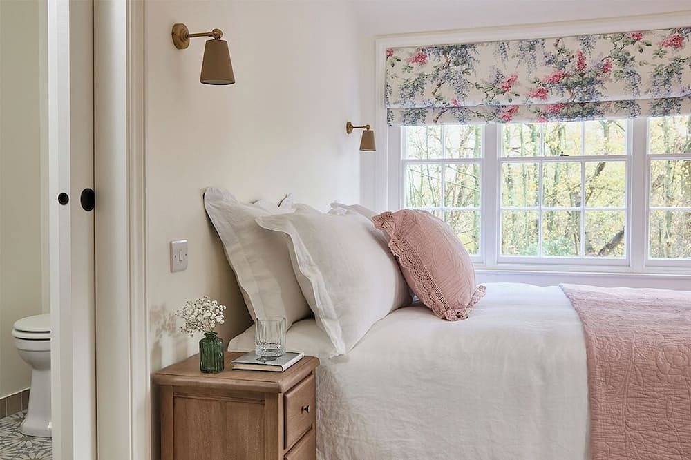 Cosgrove Cottage is nestled on the beautiful and secluded Langham Hall Estate in Langham (Colchester), Colchester