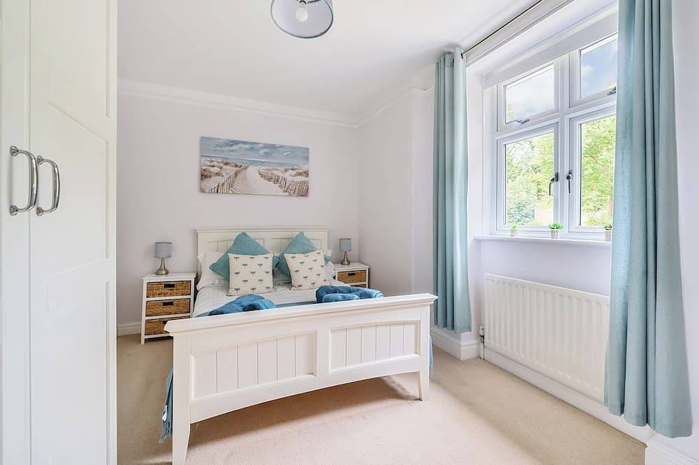 Mallacleave House, pet friendly, luxury holiday cottage in Bideford in Bideford, Devon