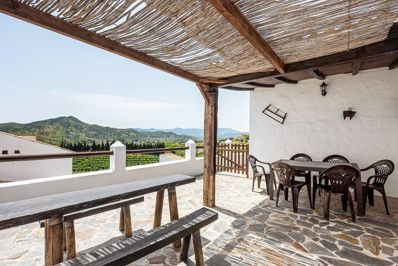 Casa rural 'El Granero' con vistas al lago, piscina compartida y Wi-Fi in Campanillas, Almogía
