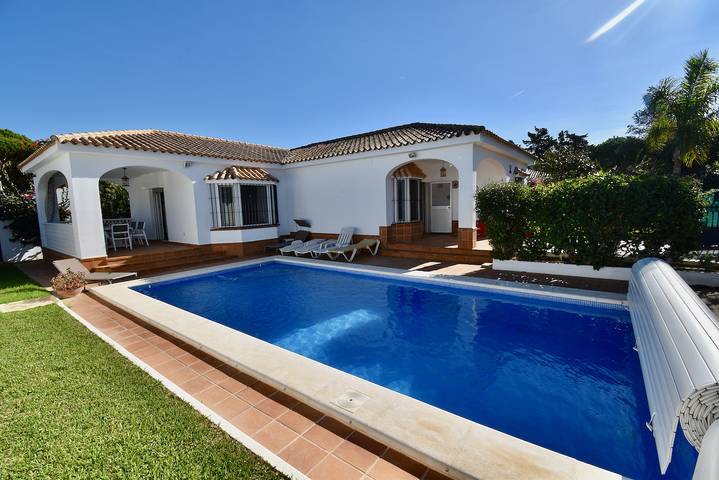 Chalet para 7 personas, con piscina y jardín en Chiclana de la Frontera