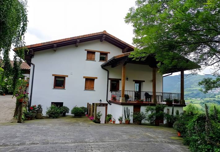 Escapadas de fin de semana para 4 personas, con Balcón y Jardín en el País Vasco