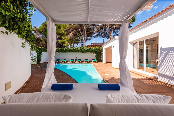 Location de vacances pour 7 personnes, avec terrasse et jardin à Cala en Bosc - 2