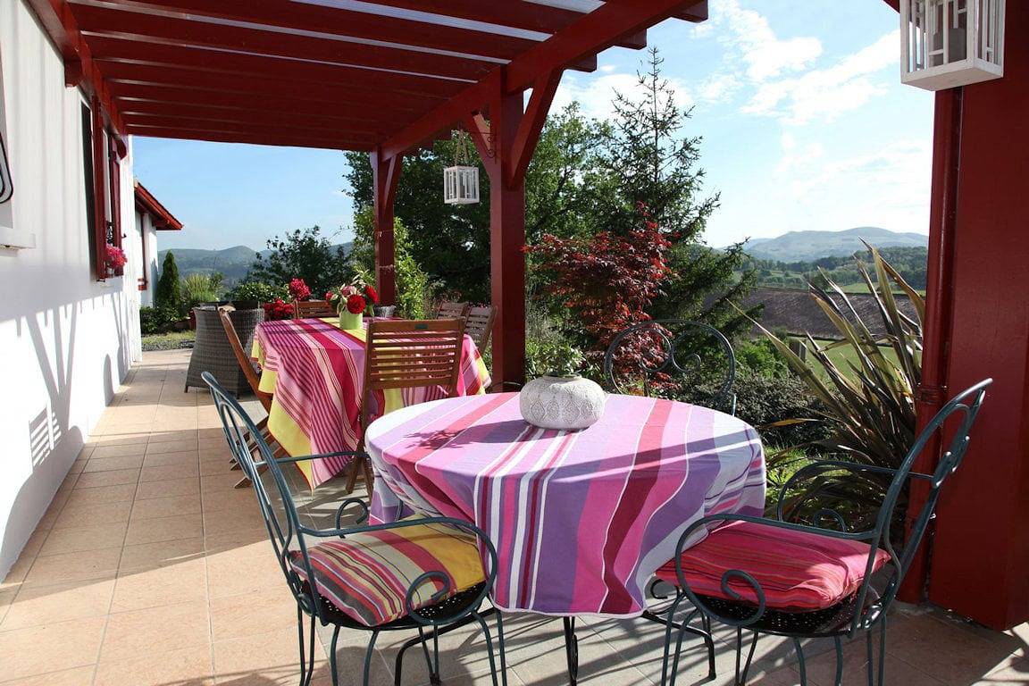 Maison Florenia, Pays basque - Chambre Camelia in Çaro, Région de Bayonne
