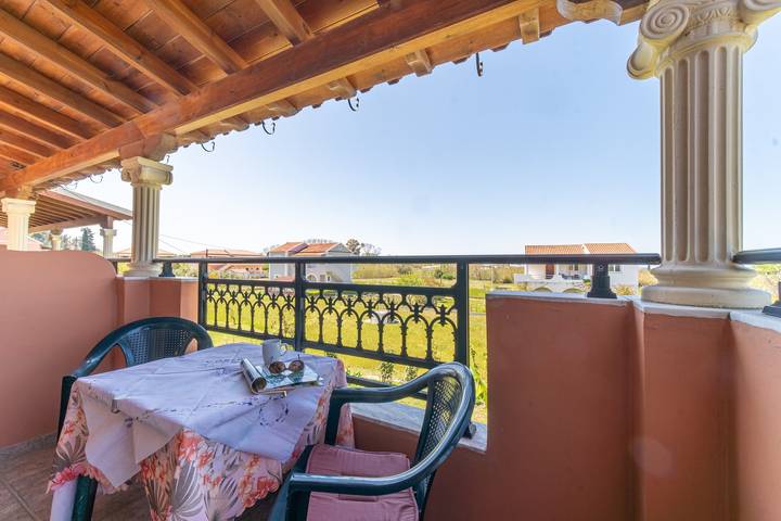 Entire apartment, Apartment 'Giannis 9' with Shared Garden, Wi-Fi and Air Conditioning in Arillas Agiou Georgiou, Arillas