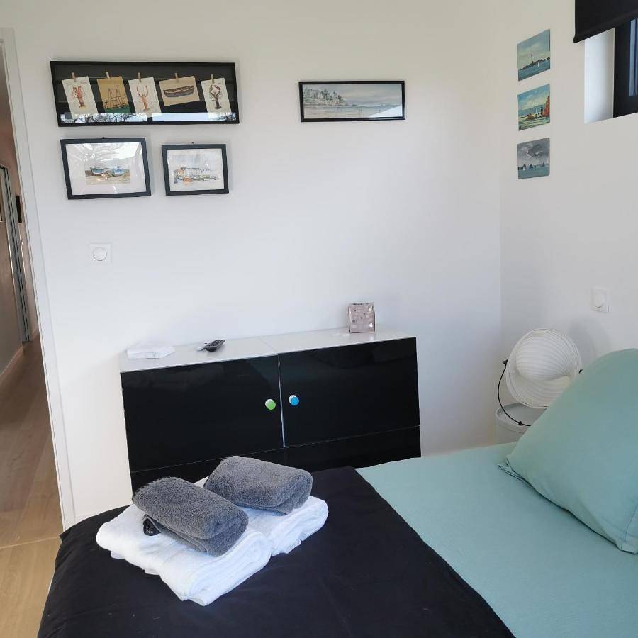Double Room with Balcony and Sea View in Carantec, Ceinture Dorée