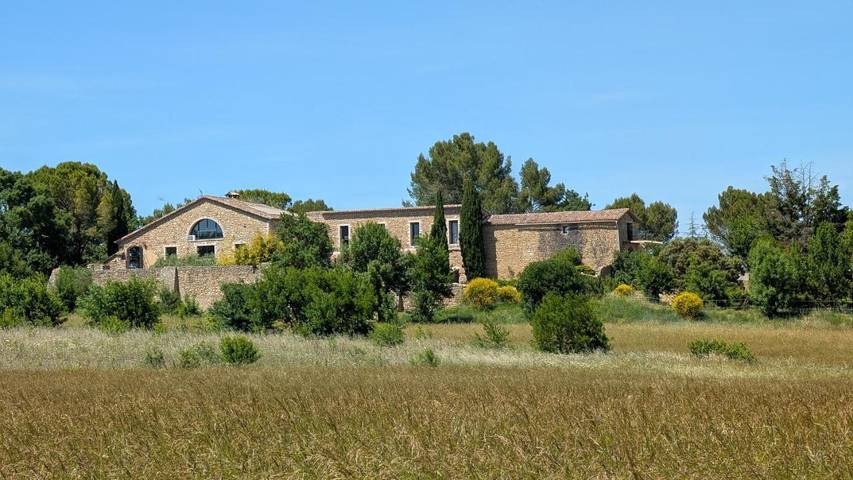Location de vacances pour 15 personnes, avec jardin ainsi que piscine et vue à Rousson - 2