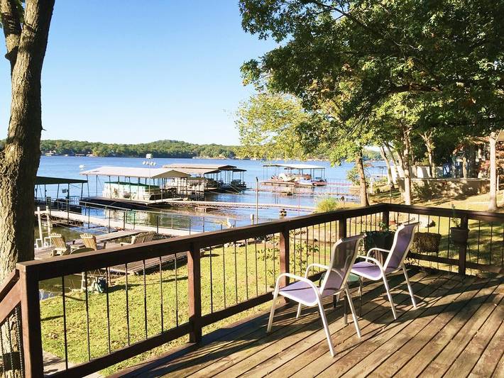 Vacation house for 9 people, with yard in Lake of the Ozarks
