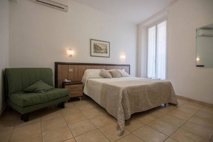 Apartahotel para 4 personas, con terraza en Liguria