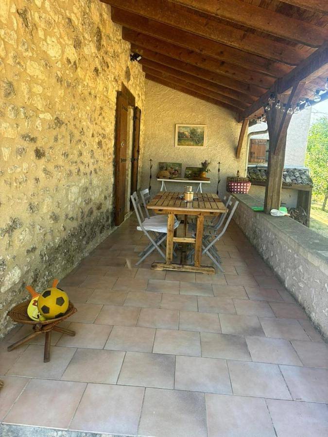 Location de vacances pour 6 personnes, avec piscine ainsi que vue et terrasse à Tourliac - 4