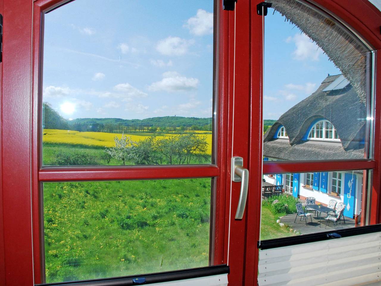 Ferienhaus Sonnenwinkel unterm Reetdach mit Sauna und Kamin - Ferienhaus Sonnenwinkel unterm Reetdach mit Sauna u. Kamin in Altensien, Sellin