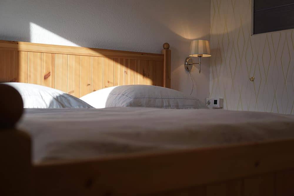 Rural garden house with fireplace and natural panorama in Niedergoersdorf, Fläming Heath