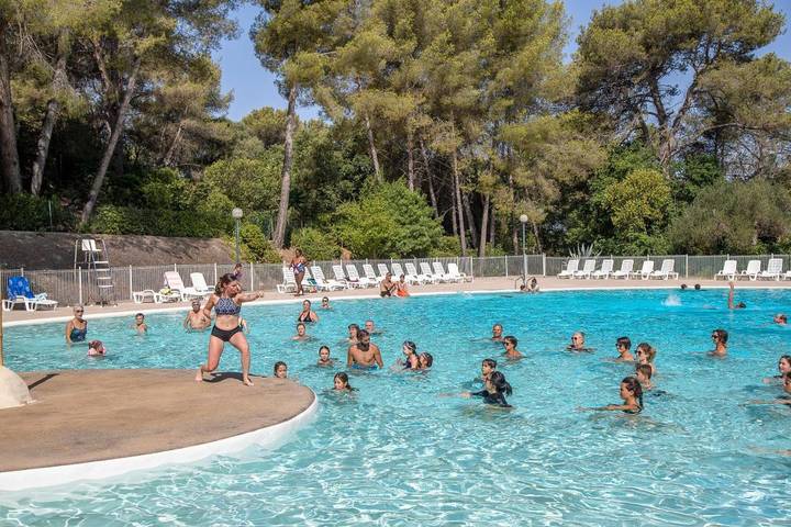 Villaggio vacanza per 8 persone, con terrazza e piscina nonché giardino, con animali domestici in Costa Azzurra