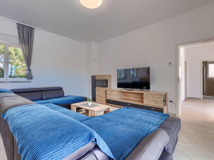 Location de vacances pour 10 personnes, avec piscine ainsi que terrasse et jardin, animaux acceptés à Vodnjan - 4