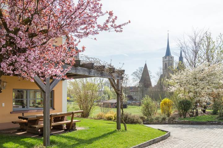 Ganze Ferienwohnung, Weingut & Pension Claußen-Wintzheimer - Doppelzimmer mit Dusche und Wc in Iphofen, Fränkisches Weinland