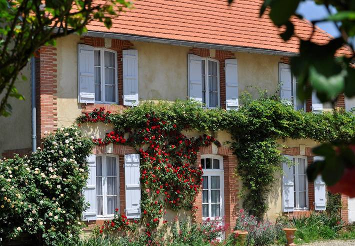 Gîte pour 13 personnes, avec jardin et piscine ainsi que terrasse et vue sur le lac dans les Landes - 2